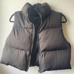 Cropped puffer vest